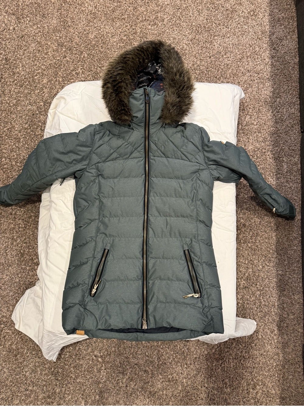 Roxy Women’s Small Quilted Hooded Puffer Coat with Faux Fur Trim - Sage Green